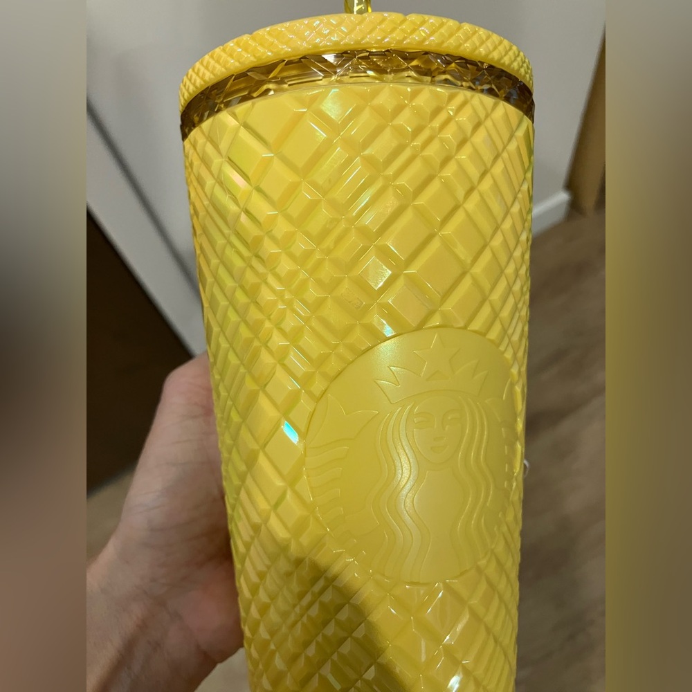Starbucks yellow studded Venti tumbler NWT - Picture 3 of 4